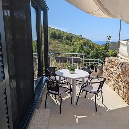 Rural House Pikola With Sea View On Vis Island Villa คอมีชา ภายนอก รูปภาพ