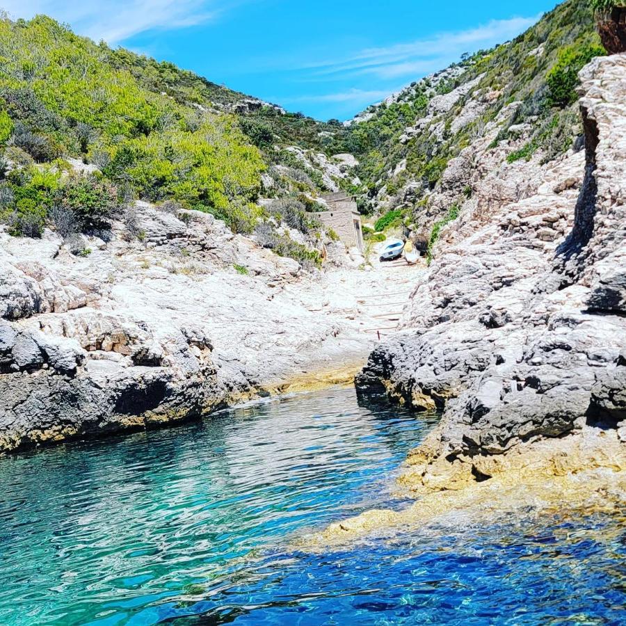Rural House Pikola With Sea View On Vis Island Villa คอมีชา ภายนอก รูปภาพ